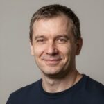 Улыбающийся клиент Andi, доверительный пользователь аккредитованного сервиса Bandar Jaya Ku в Сингапуре